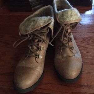 Combat boots